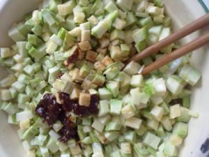 芝麻瓜丁怎么吃,家常美味，简单易学的夏日凉菜制作方法