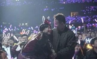 求婚现场吃瓜视频