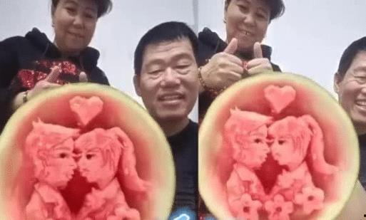 秀恩爱旁边吃瓜,吃瓜群众围观