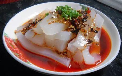 瓜娃子吃凉粉视频,趣味横生美食体验