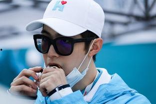 吃瓜先锋小号,网络舆论场中的幕后推手