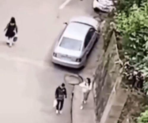 吃瓜骑车男,吃瓜骑车男生的意外冒险