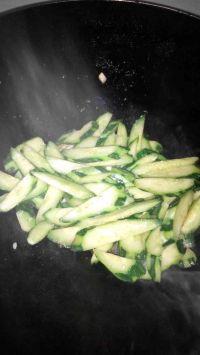 鱼瓜怎么炒着吃,家常美味轻松上桌